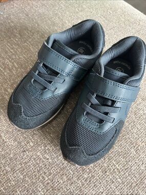 Cat & Jack Black Kids Sneakers with Hook-and-Loop Strap NWOT
